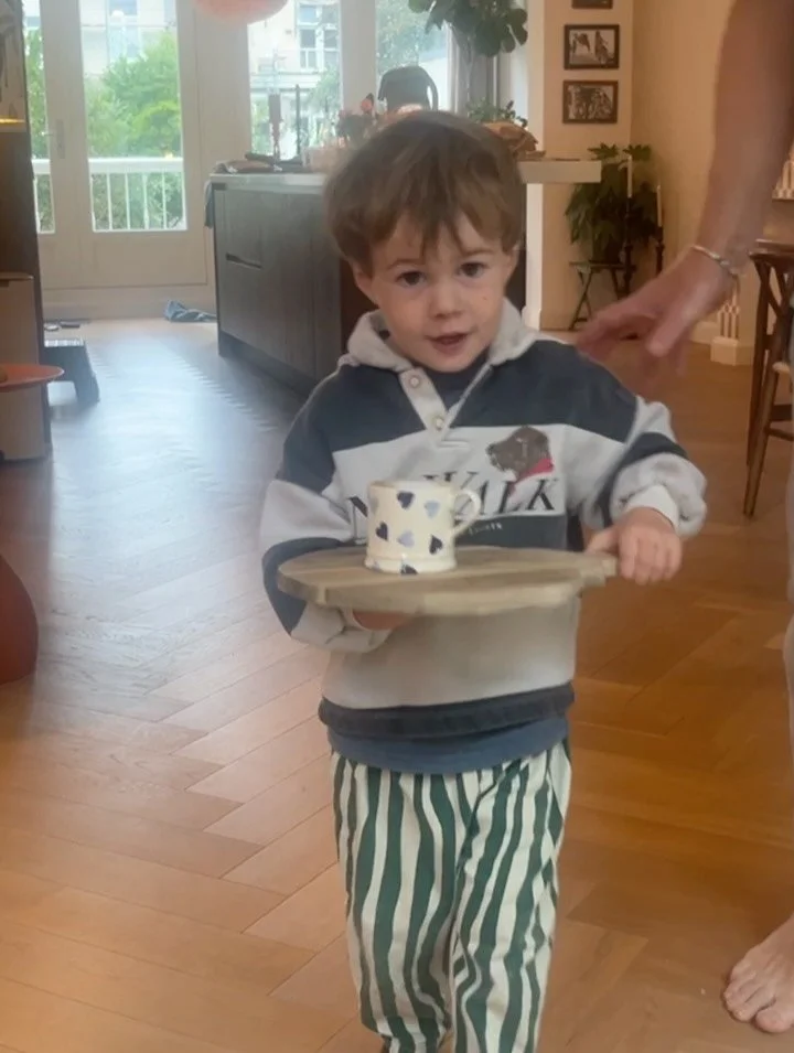 ☕️❤️😅🙏🏼 #weekendslides

Toy Story met de kids 🍿 

Pannenkoeken! 🥞 

Bankhangen met dinodons van bed = winnen

1💛1

Zo lekker frips 🍈 

Kids in bed stipt 19:00 😂🍿 

Legoland met Abe

🐓 🍗 🍽️ 

Zachteklerenweekend

dansles 🪩 

Downtime voor