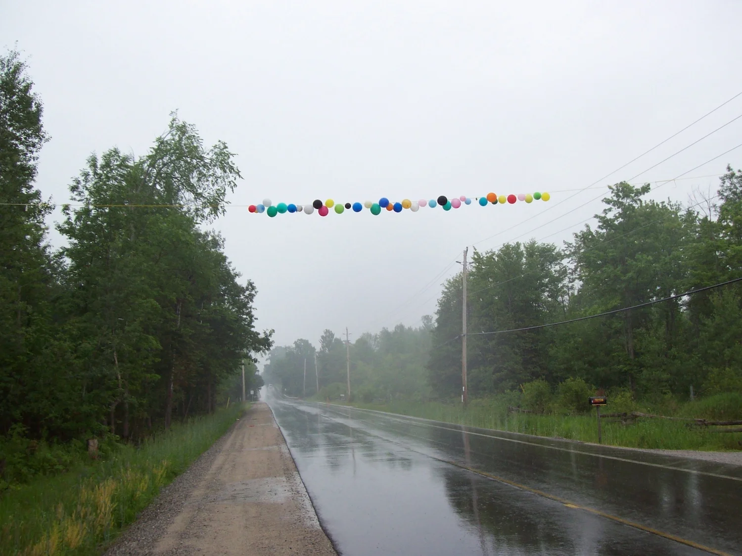 highway-balloons.JPG