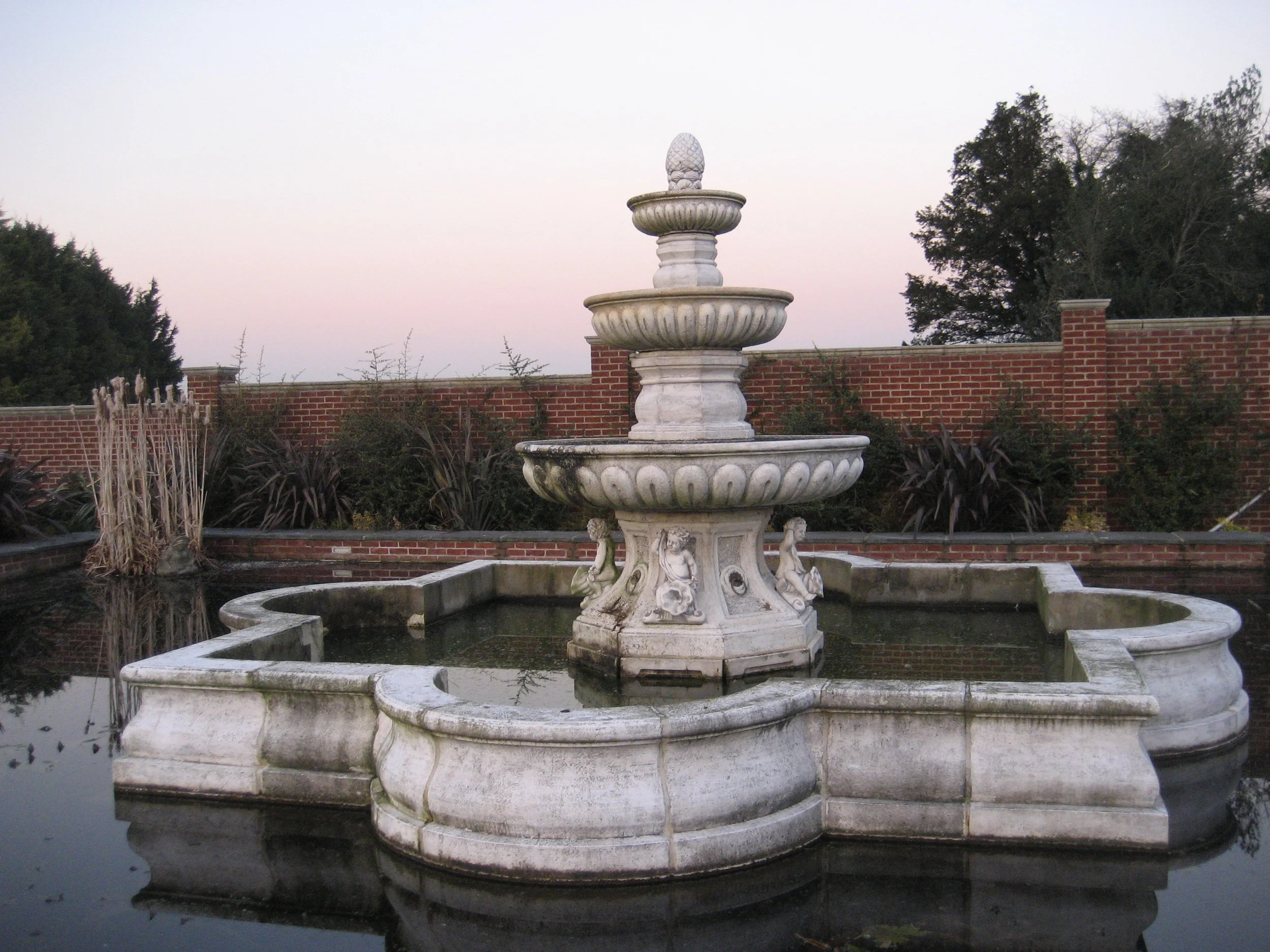 Water Fountain Design and Construction — Lakes and Fountains