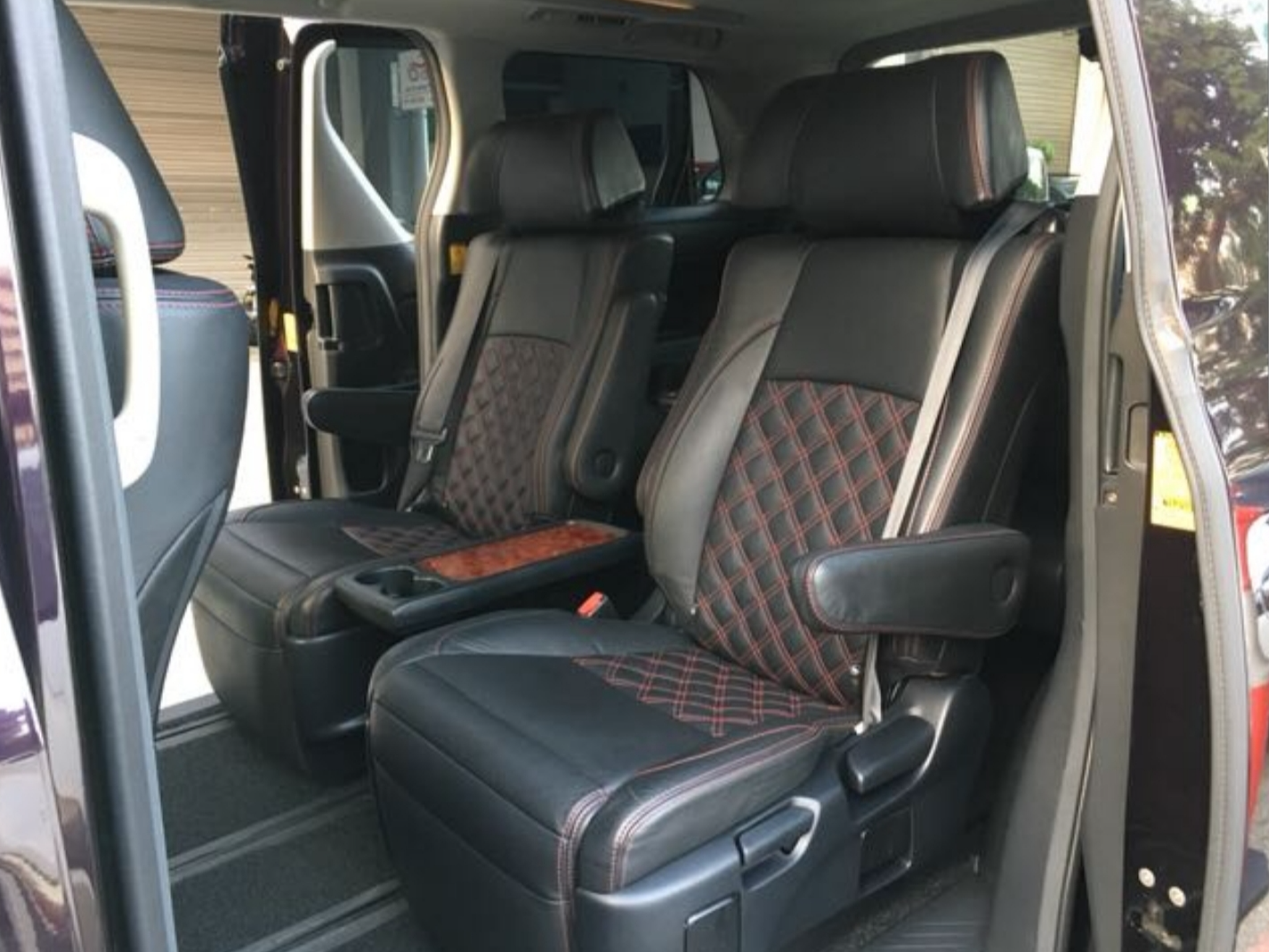 toyota vellfire interior