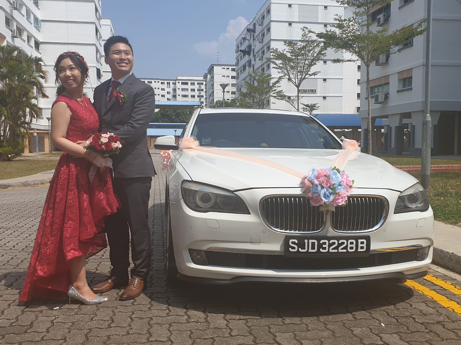 BMW 7 series wedding car couple