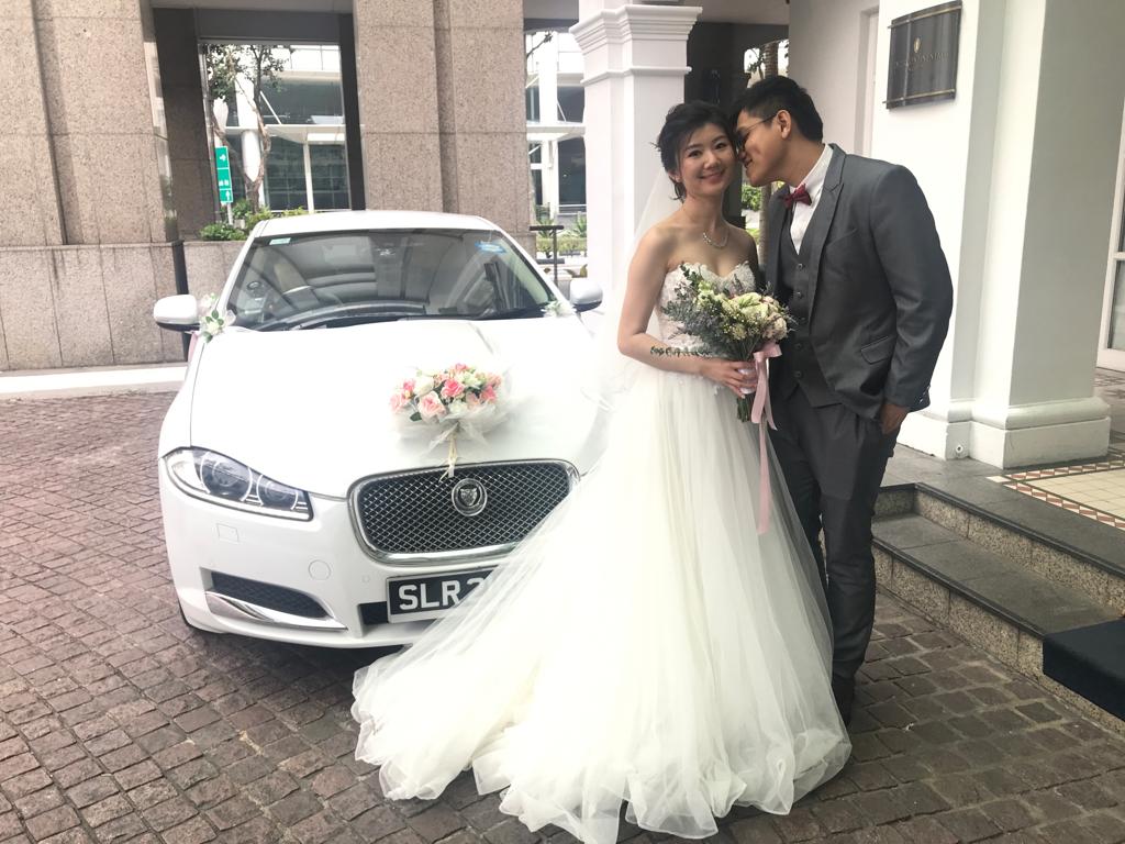 Jaguar XF wedding car couple