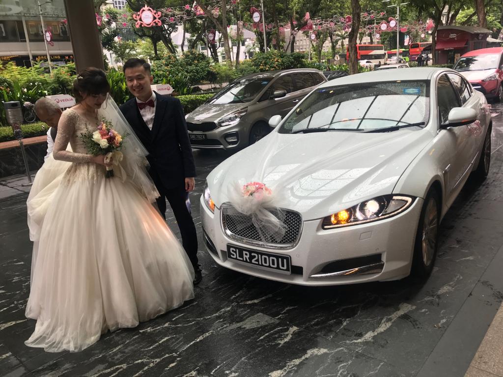 Jaguar XF wedding car couple