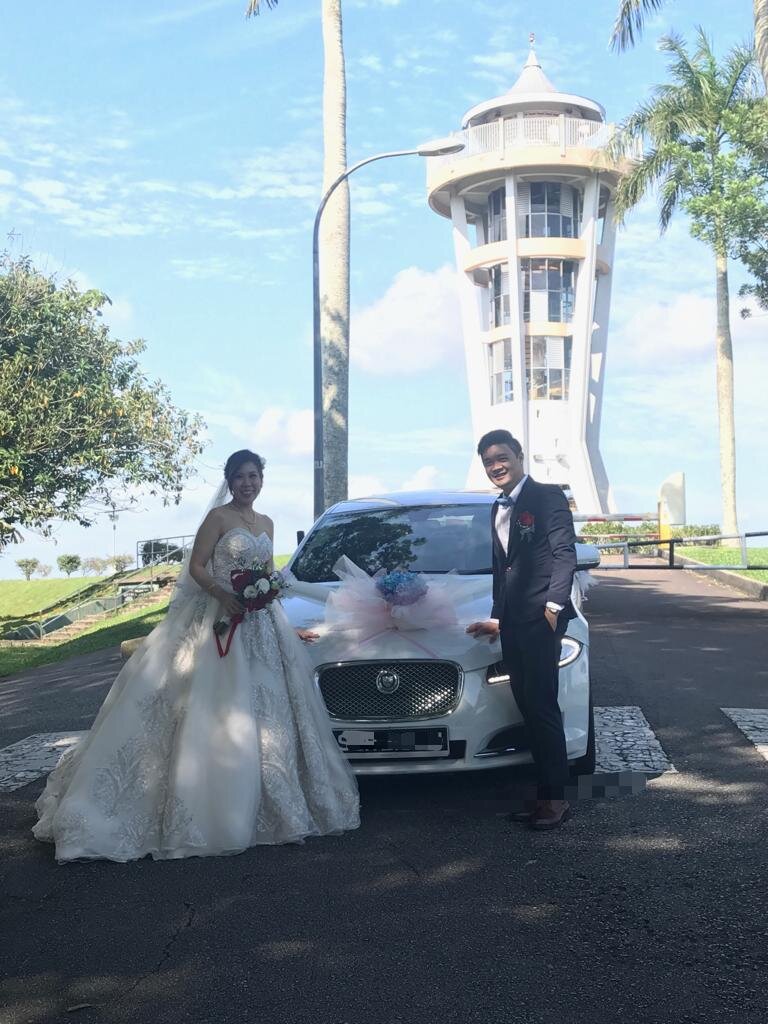 Sweet wedding couple with Jaguar XF