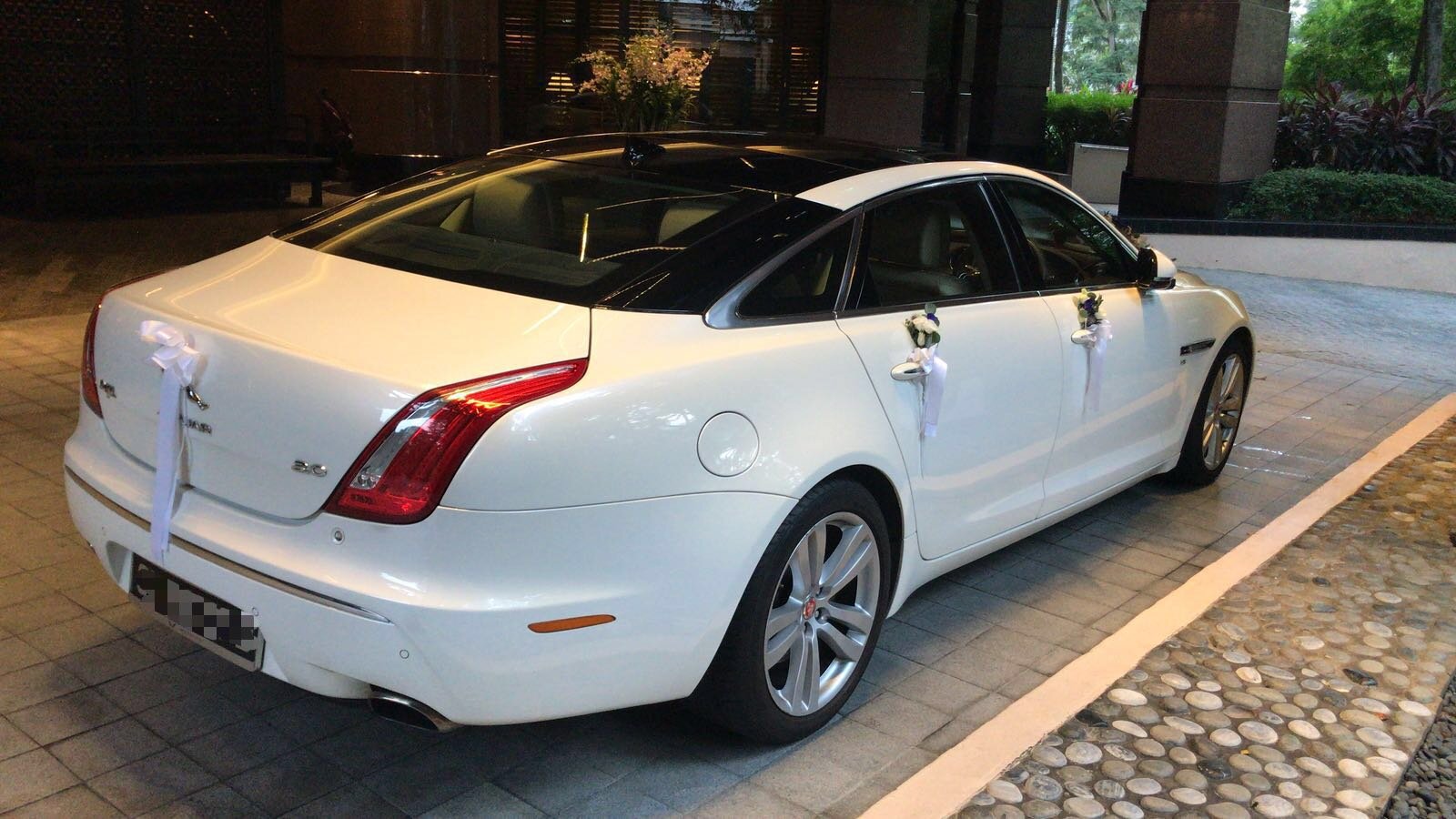 jaguar XJL wedding car 2.jpg