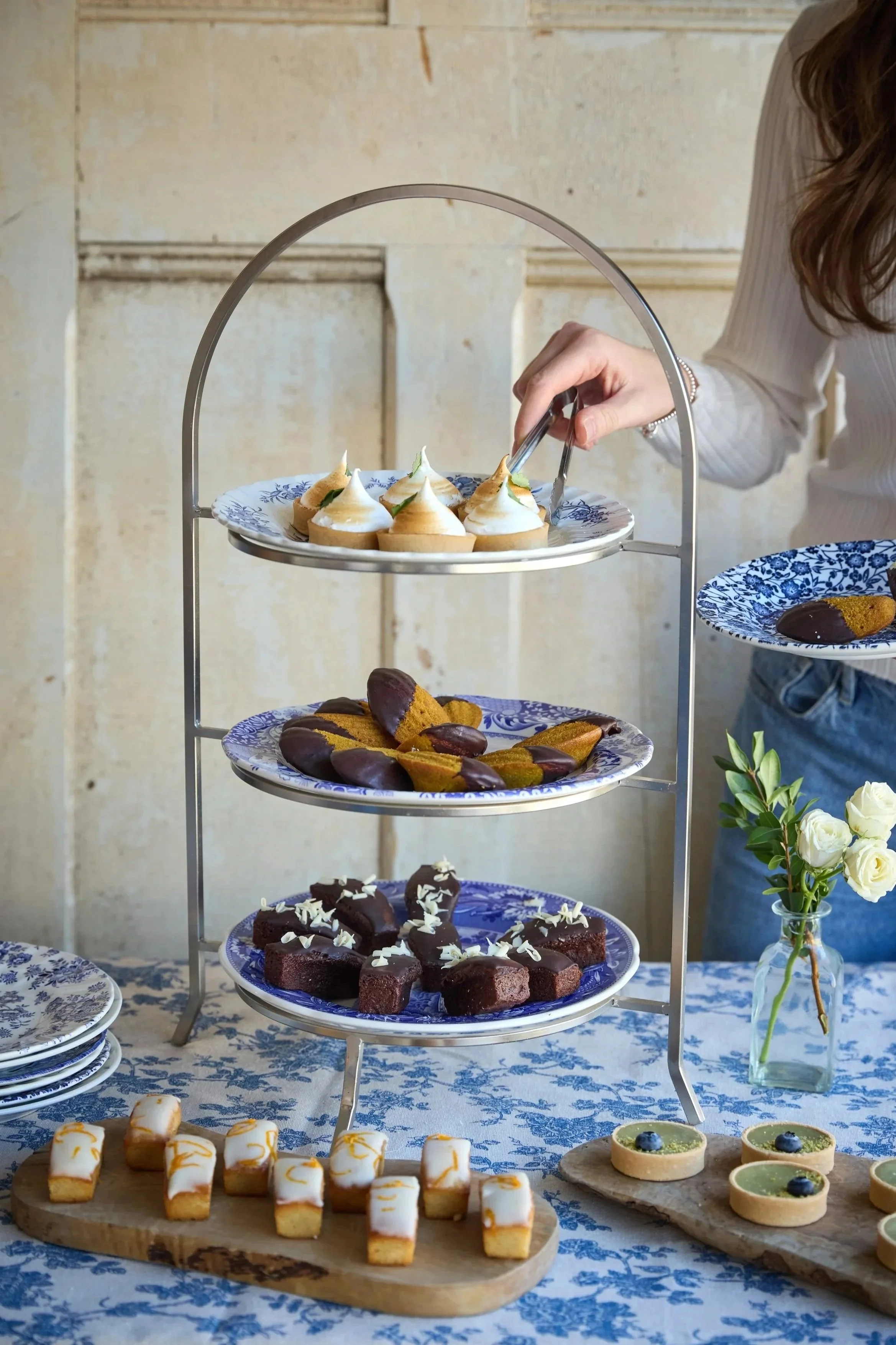 FW26+events+-+holiday+dessert+tiered+stands+%28%40aritettamanzi%2918.jpg