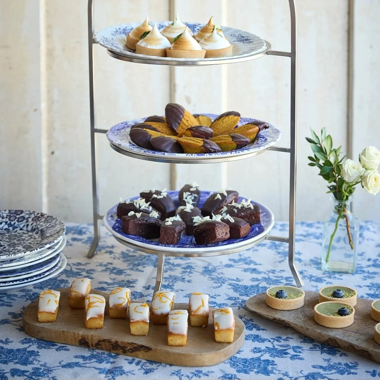FW26+events+-+holiday+dessert+tiered+stands+%28%40aritettamanzi%2917.jpg