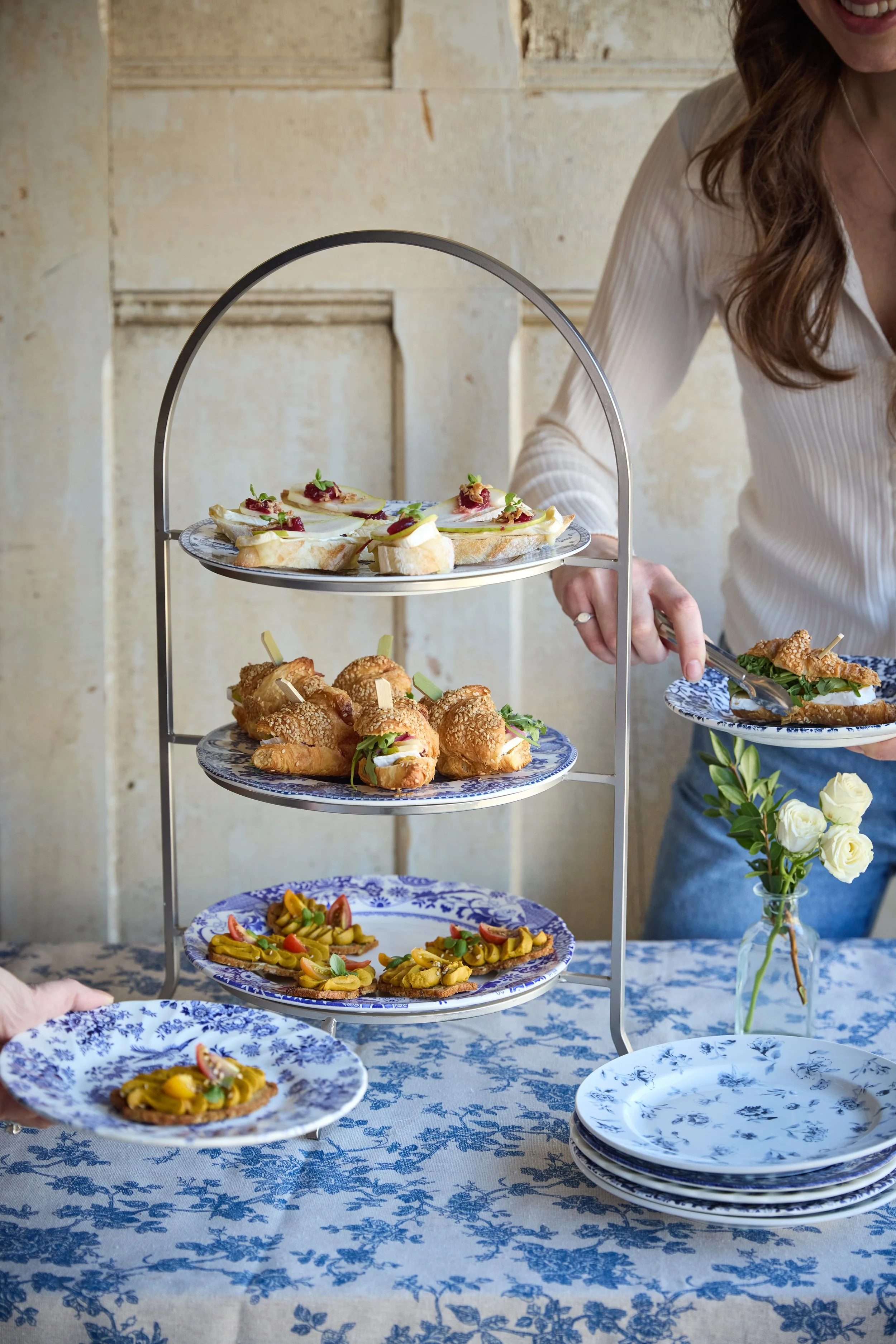 FW26 events - holiday dessert tiered stands (@aritettamanzi)20.jpg