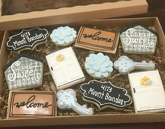 Welcoming new neighbors!! Thank you Jerry Batista, you and Toni are such a blessing to me in so many ways!! #housewarmingcookies #newneighbors  #cookies #royalicing #decoratedcookies #sugarcookies #sweetlyinspired #cupcakes #cakes #TampaSmallBusiness