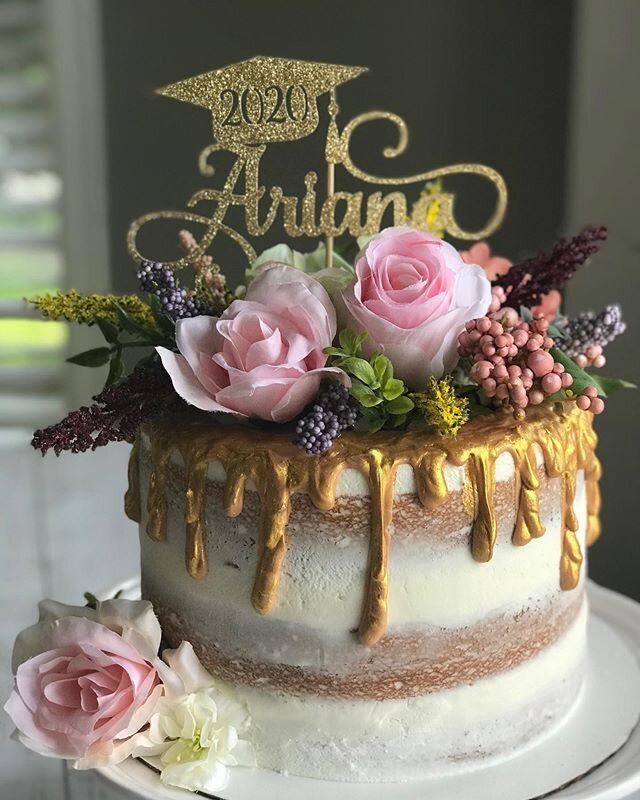 Thank you so much Natasha Grone! I hope everyone loved the guava filled cake, especially the graduate. Congratulations Ariana, wishing you the very best on your new adventures. #GraduationCake #NakedCake #GuavaFilling  #cookies #royalicing #decorated