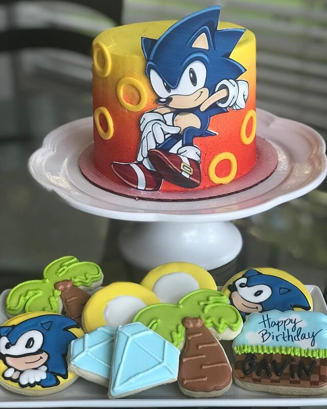Happy Birthday Gavin, I hope you have an awesome day!!! Thank you Rosie Perez for another fun theme!! #sonicthehedgehog #soniccake #soniccookies  #cookies #royalicing #decoratedcookies #sugarcookies #sweetlyinspired #cupcakes #cakes #TampaSmallBusine