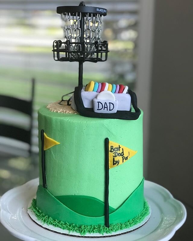 Celebrating Father&rsquo;s Day playing the game he loves and then enjoying this lemon flavored treat. Thank you so much Sunna Clark!! #discgolf #discgolfcake #fathersdaycake  #cookies #royalicing #decoratedcookies #sugarcookies #sweetlyinspired #cupc