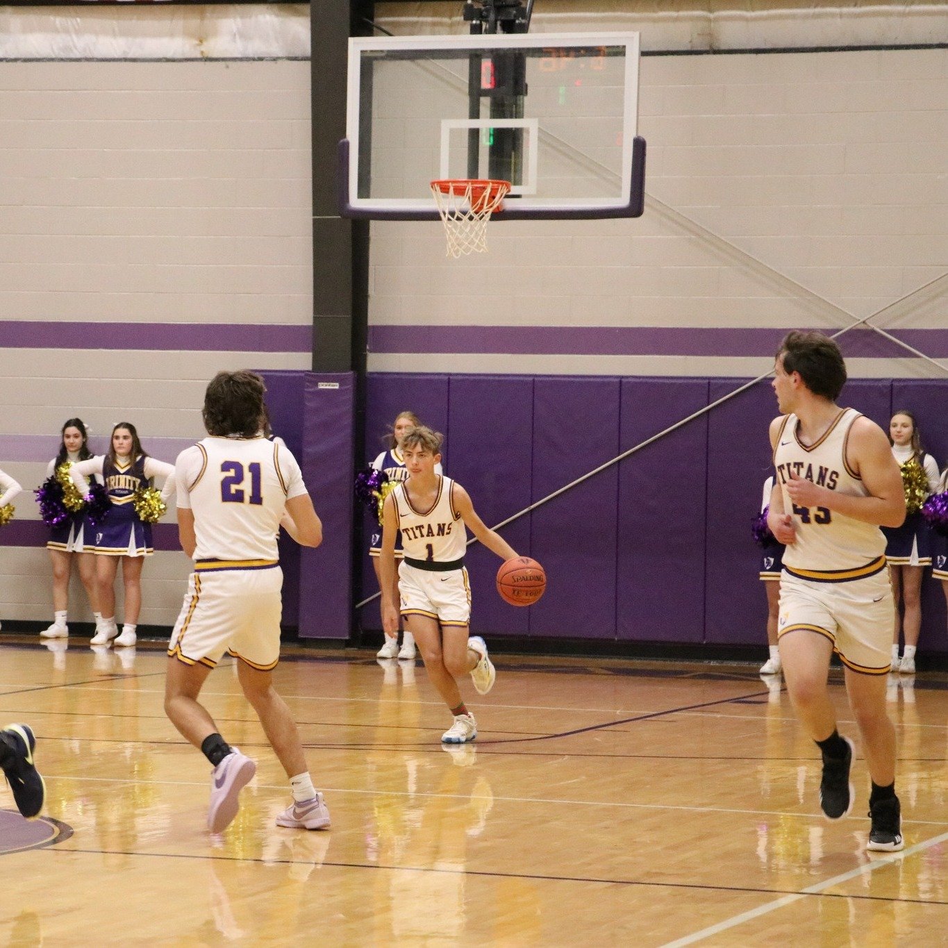 Our Titans varsity basketball team, led by four senior starters, fought hard in last night's game against Louisville Collegiate, coming away with a 59-57 victory. Both JV and Varsity had a great start at the first home games of the season, with JV al