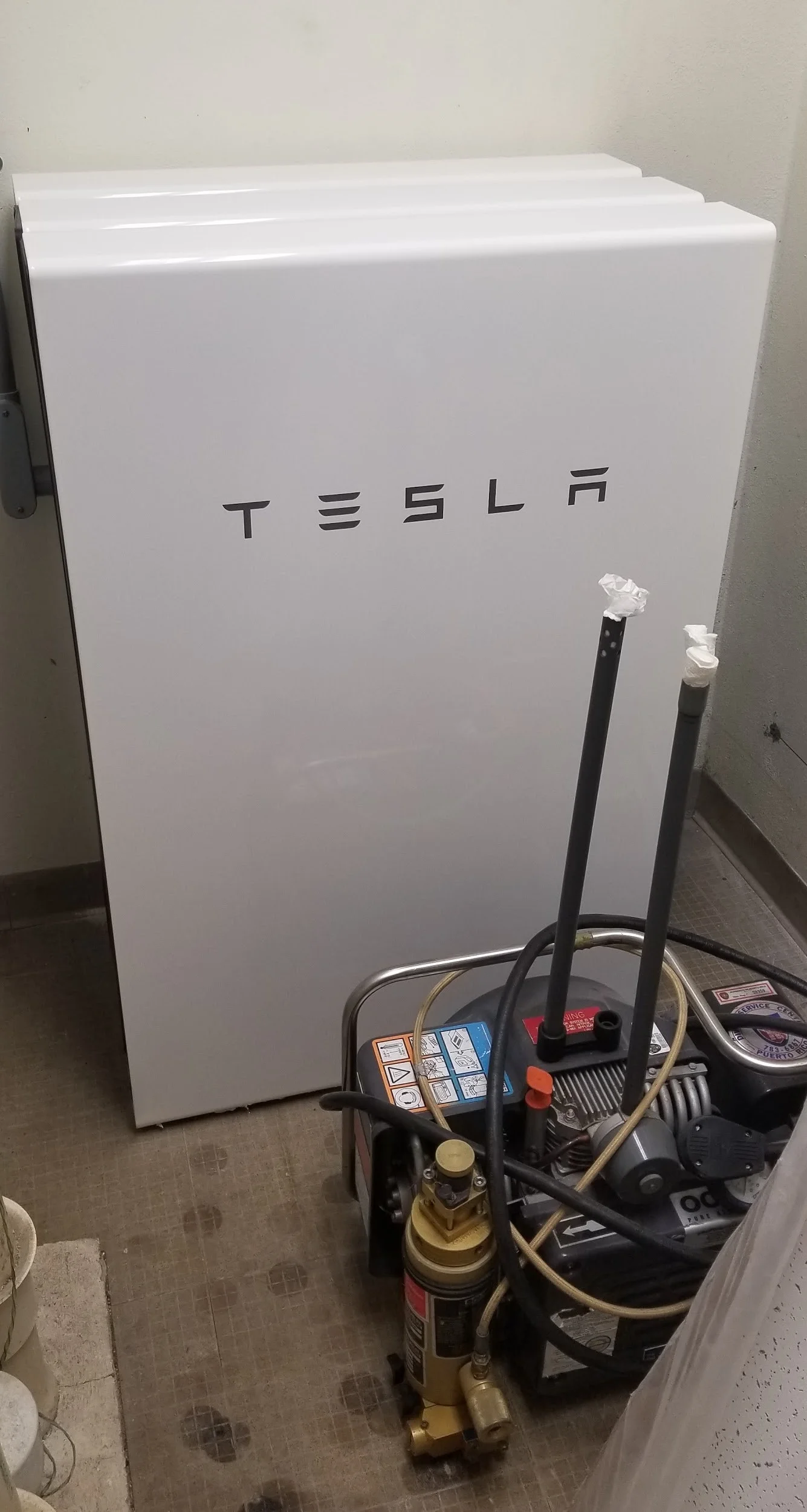 a tesLa powerwall now stores power for the fire station