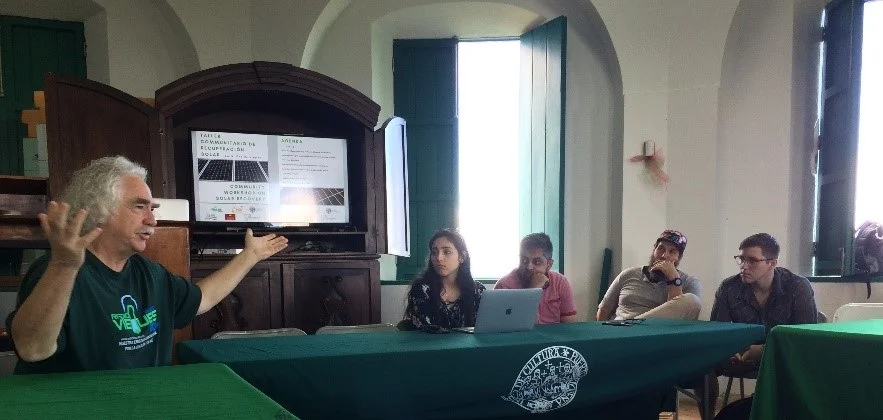 Robert Rabin, general manager in Radio Vieques , sharing Vieques’s colonial history at the beginning of the workshop with Footprint