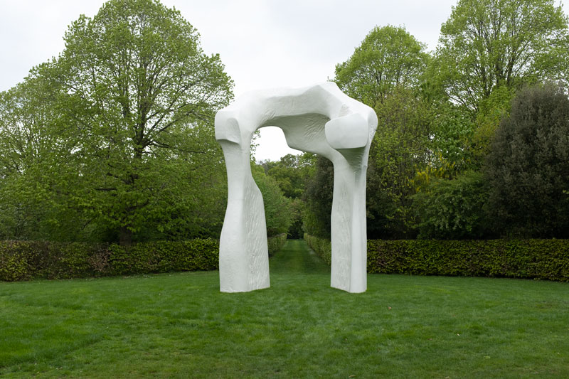 Houghton-Hall-Norfolk-Fiona-Burrage-Sculpture-Henry-Moore-The-Arche.jpg
