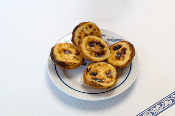 Antiga-Confeitaria-Belem-Custard-Tarts-production.jpg