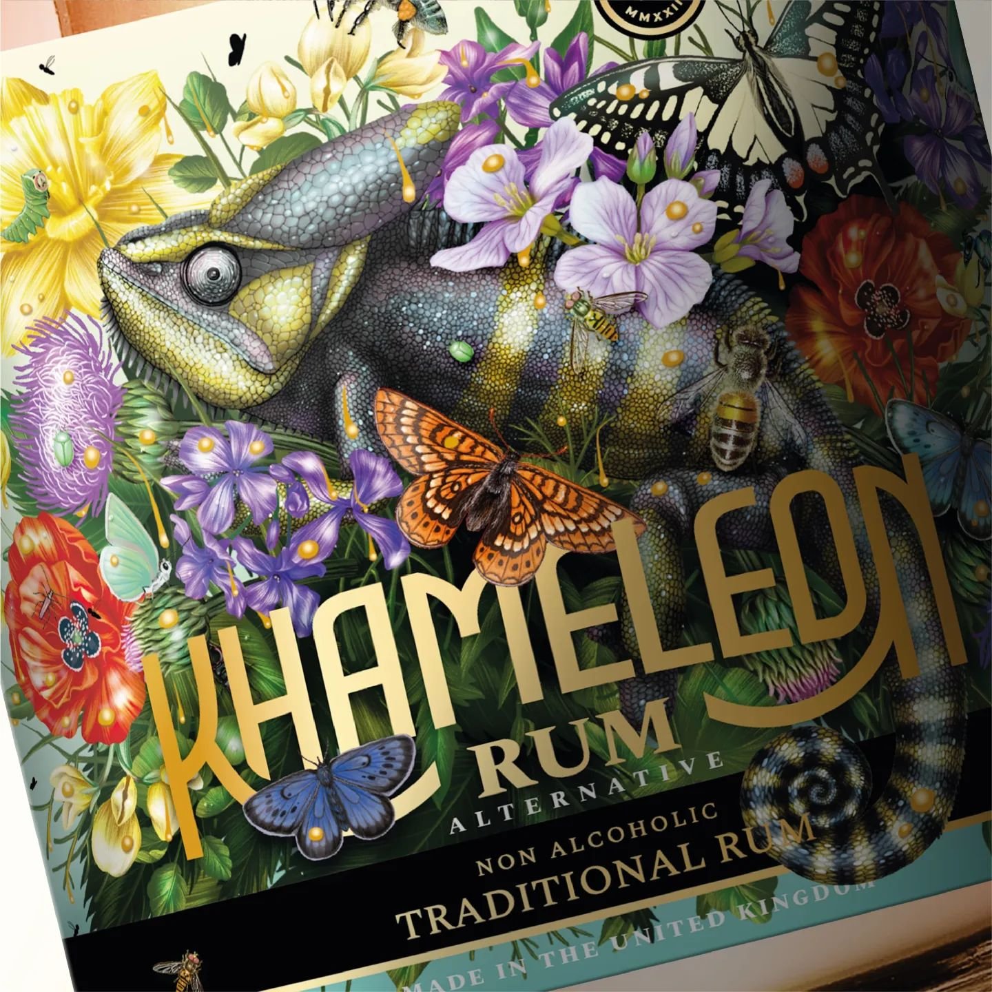 Label concept for Khameleon brand. Inspired by pollinators. The chameleon became a bee for this cause surrounded by other pollinators and plants they love.
.
.
.
#brandidentitydesign #logo #beveragebranding #nonalcoholicdrink #nonalcoholicbrand #envi