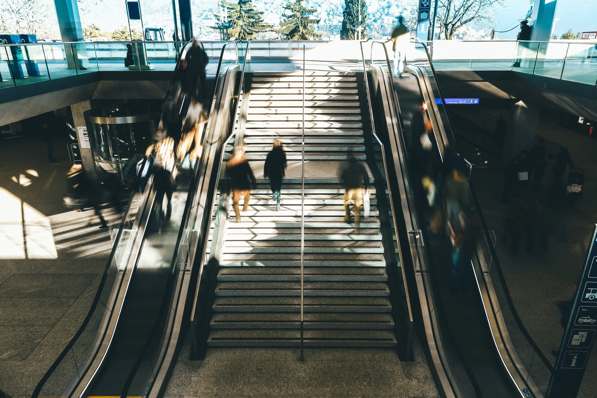 airport-architecture-blur-1040494.jpg