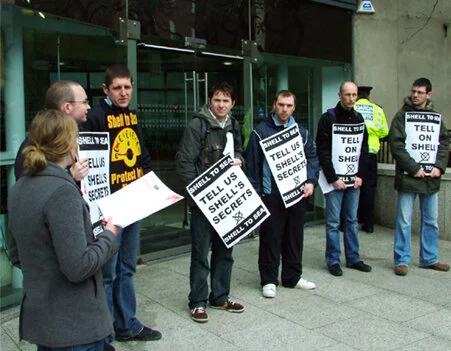 Éirígí Activists Help Close Down Shell Again