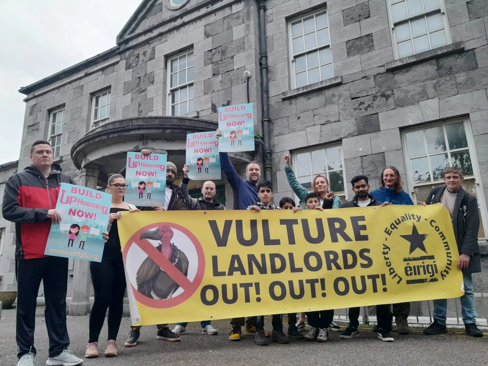 Éirígí Stands With Shannon Arms Tenants As They Fight Eviction!