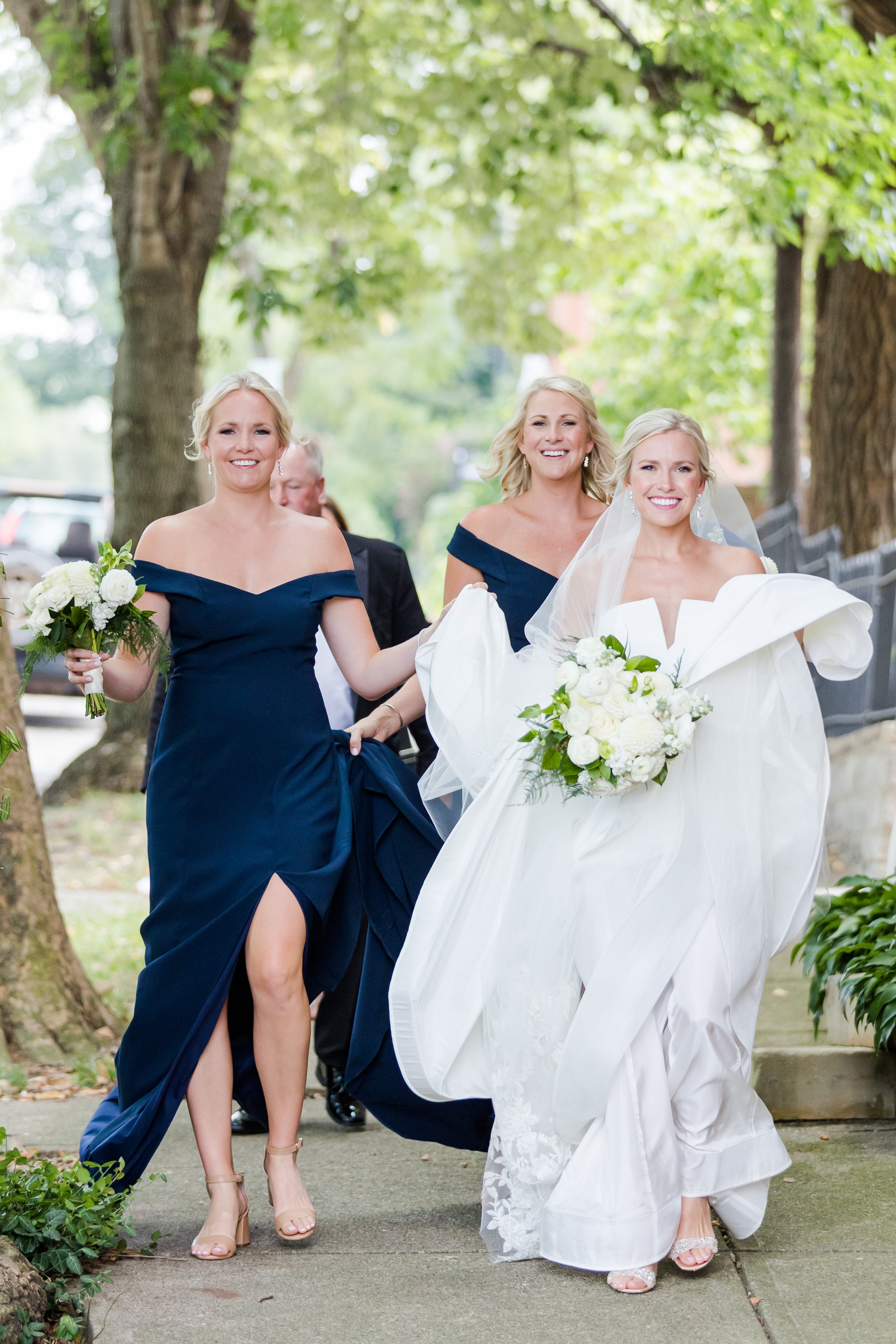 Cincinnati wedding with navy and gold details