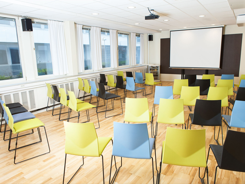 Konferenslokal fullt utrustad med ljud och bild l Utmaningarnas Hus i Malmö