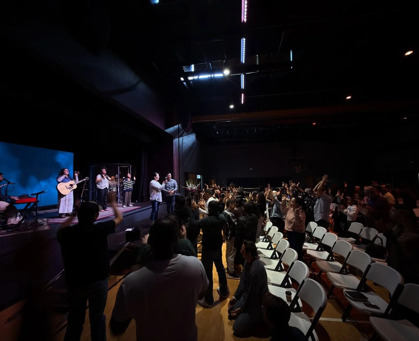 &Eacute;l es Salvador Y &Eacute;l es el Se&ntilde;or. Jes&uacute;s, Te reconocemos como ambos.
#domingos
//
He is Savior AND He is Lord. Jesus, we recognize You as both.
#Sundays