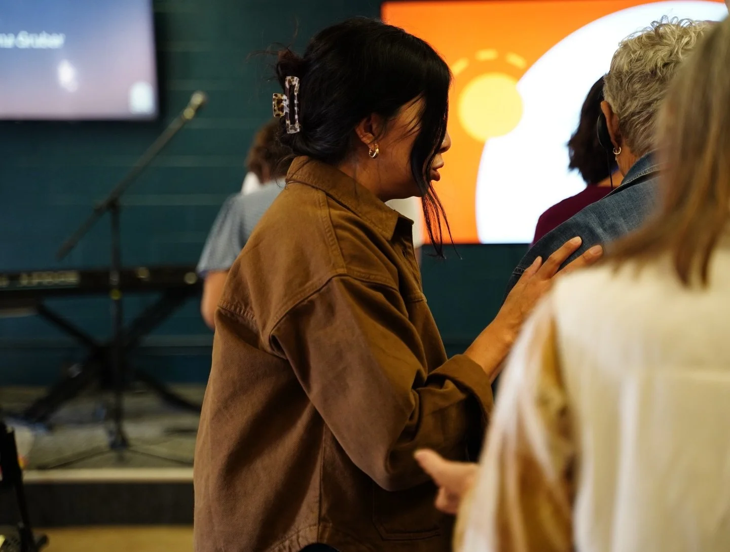 &iexcl;Chicas! Nos vemos este s&aacute;bado a 2/28 las 8:30am en el sal&oacute;n B208 para nuestra reuni&oacute;n mensual de Mujeres.
Un tiempo para conectar, crecer y comenzar la ma&ntilde;ana juntas con alegr&iacute;a. No faltes &mdash; te esperamo