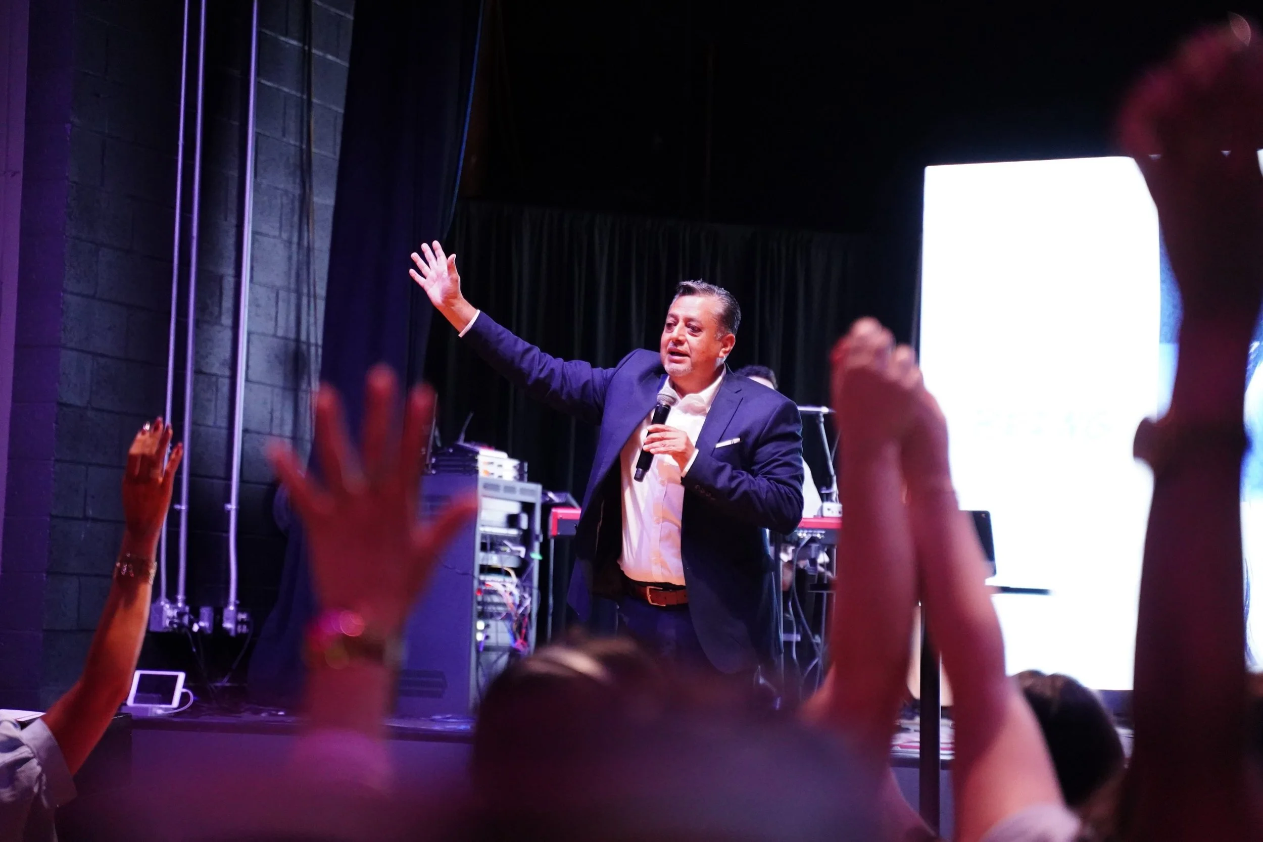 &iexcl;Un domingo m&aacute;s en Su Presencia!
Gracias, Pastor Fernando, por acompa&ntilde;arnos este domingo. Nos encant&oacute; recibirte e iniciar juntos nuestra serie &ldquo;Siendo Humano&rdquo;.
//
Another Sunday in His Presence!
Thank you, Pasto