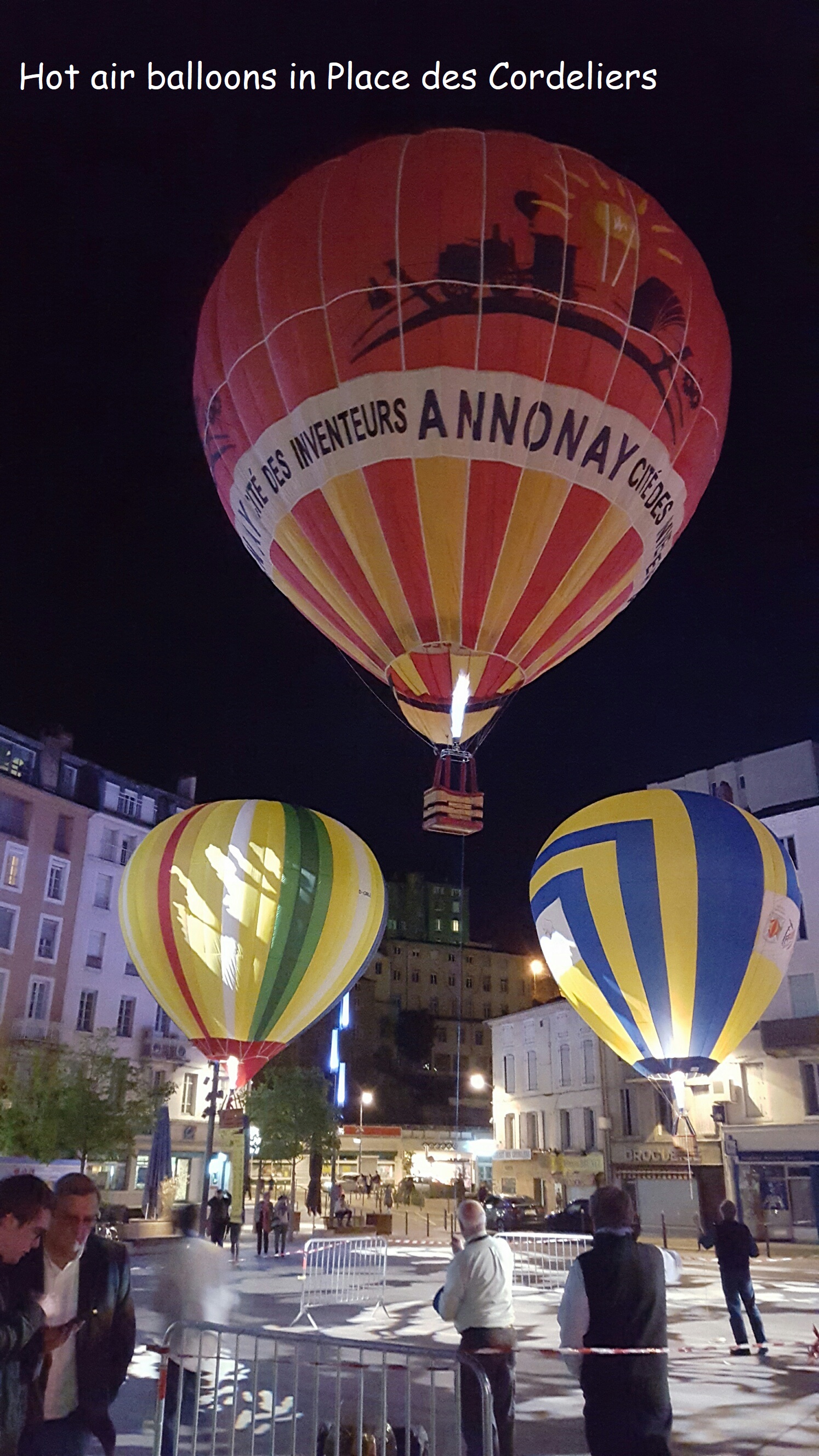 Hot air balloons in Place des Cordeliers.jpg