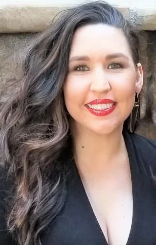 NEW HEADSHOT shorter.jpeg