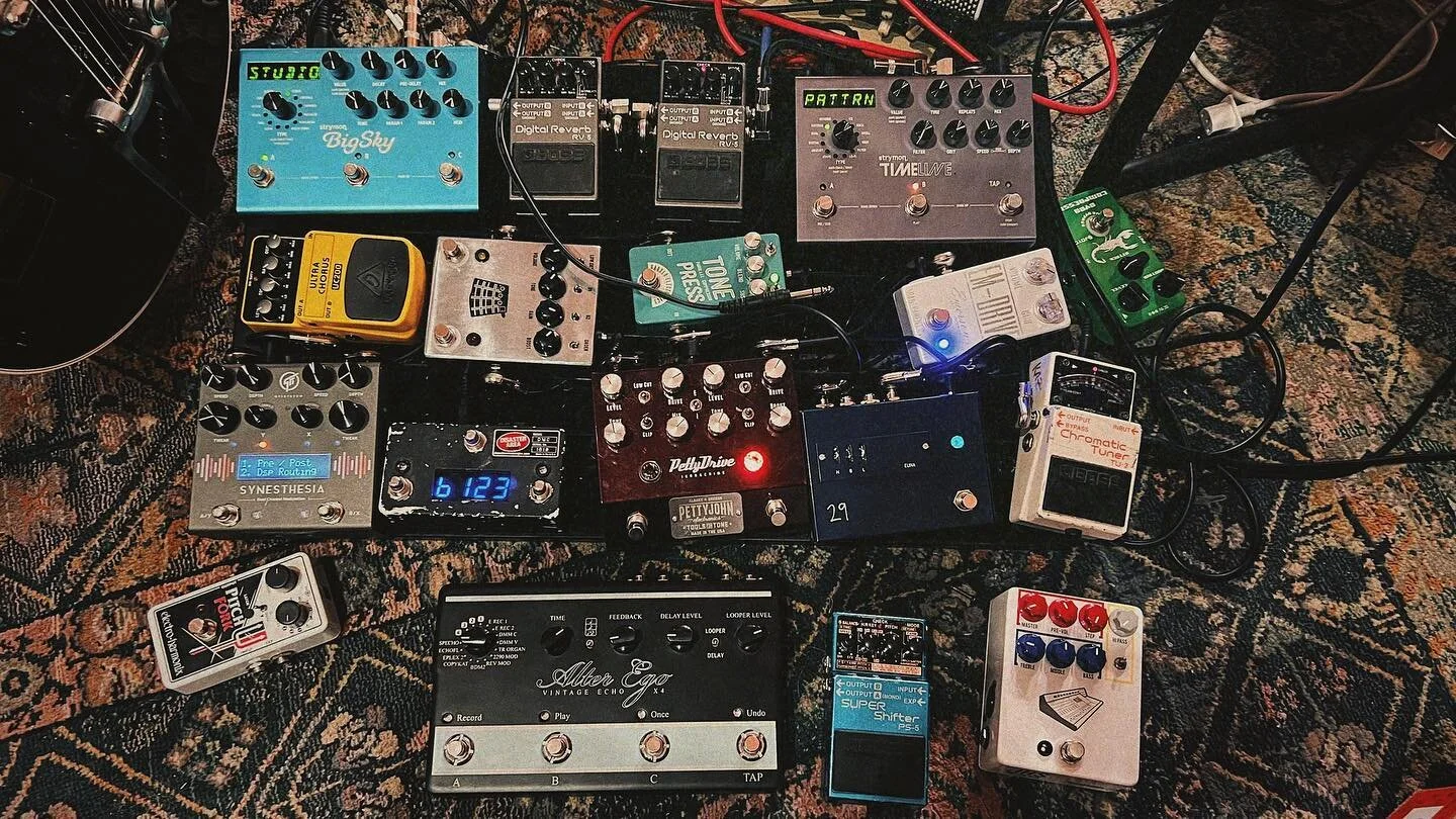 New gear day adding in a @29pedals EUNA, a @jhspedals Colourbox, a @bossinfoglobal pitch shifter and bringing back old faithful, the @tcelectronic ALTER EGO x4. Yes I will have an alter ego x4 and a @strymonengineering Timeline on my board. Yes I hav