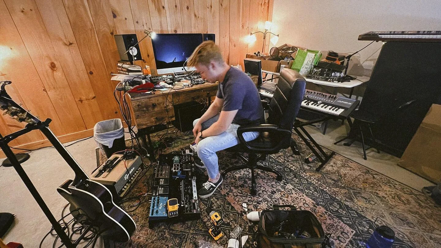 Good ol&rsquo; Sam Brown coming in clutch to apostolically minister to my pedalboard to ensure optimum tone and prez. 
&mdash;
&mdash;
&mdash;
&mdash;

#fyp #foryou #discover #viral #christianreels #worship #worshipreels #praywithme #jesus #prayerree