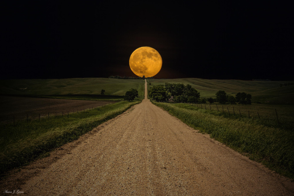 aaron-j-groen-road-to-nowhere-supermoon-2013.jpg