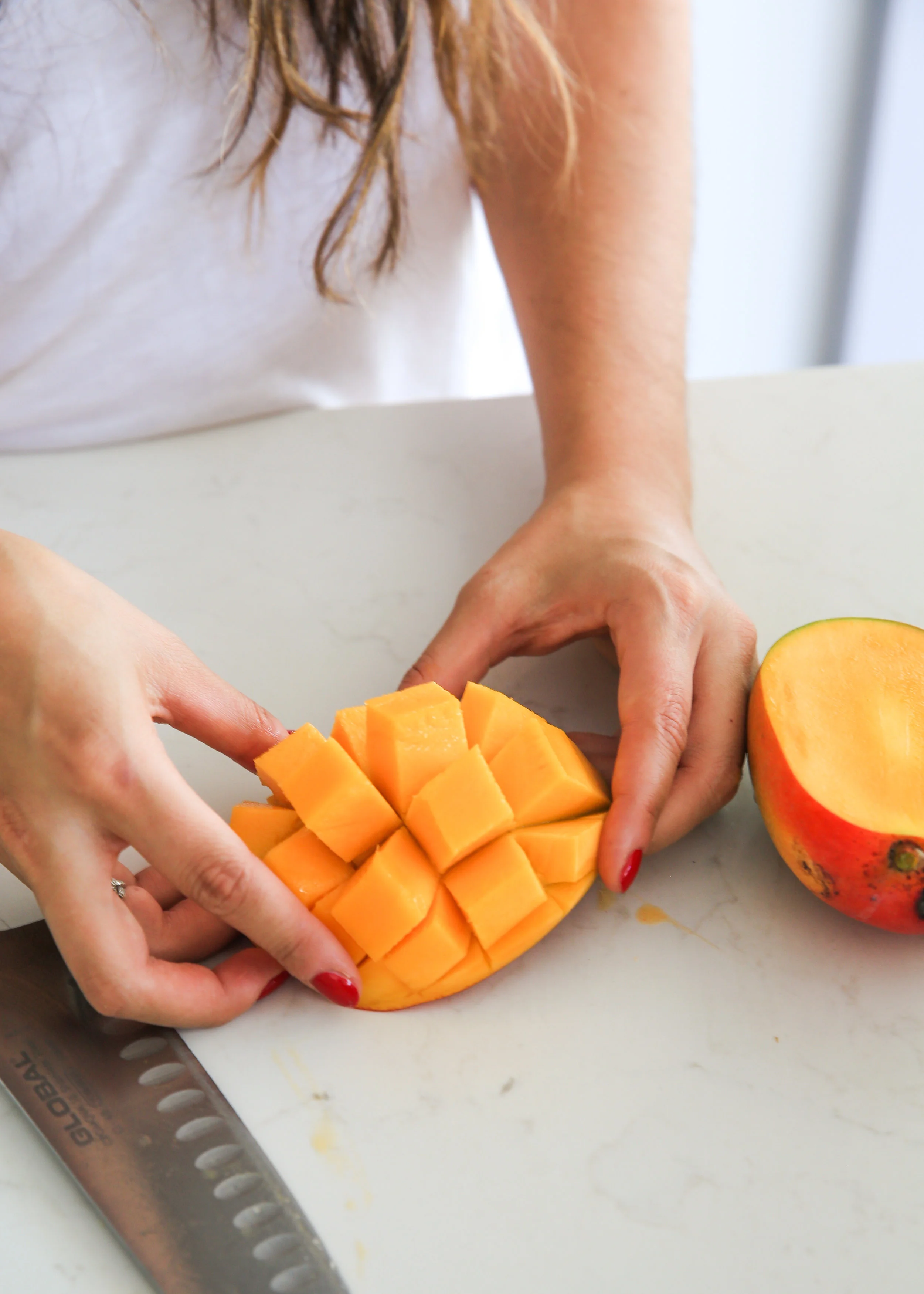 How to cut a mango to eat