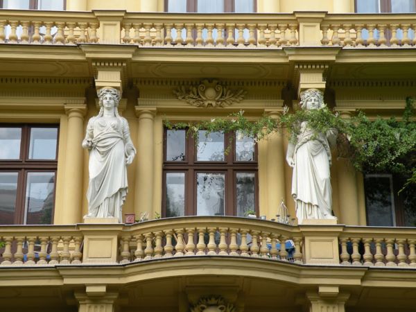 Caryatids in Vienna