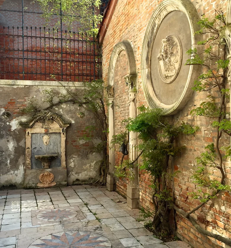 A small courtyard in the garden at Fortuny in Venice
