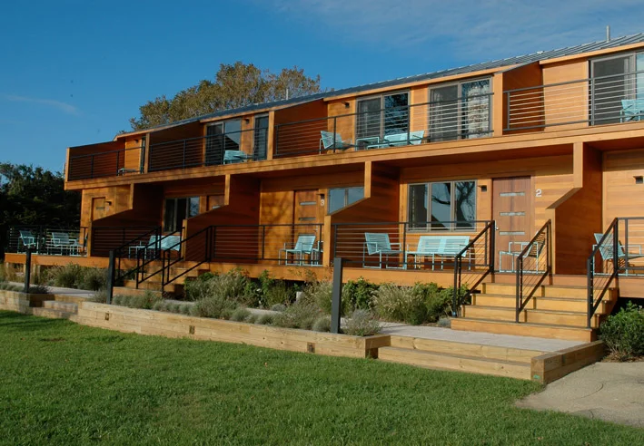 Montauk Guide-Stone Lion inn
