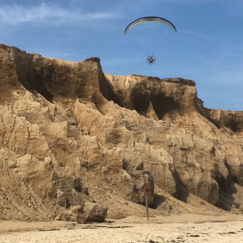 montauk guide- beach cliffs