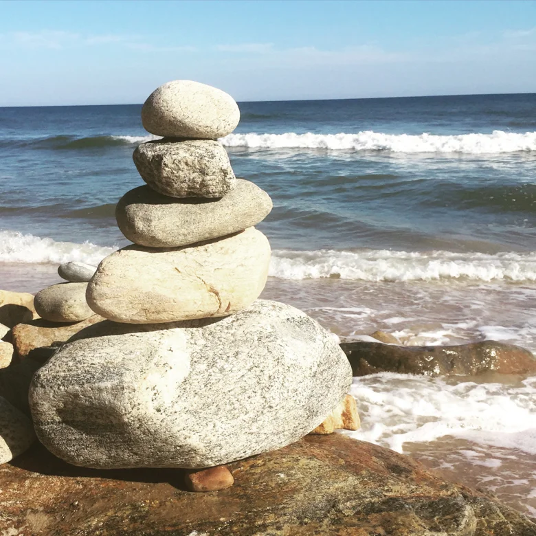 montauk guide- ocean and rocks