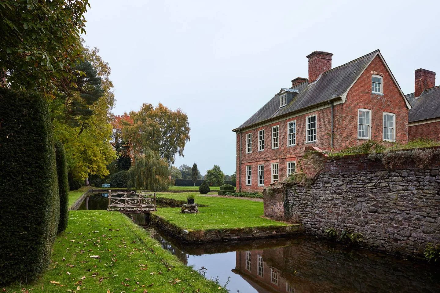 exterior-04-edward-bulmer-house-29nov17-Lucas-Allen_b.jpg