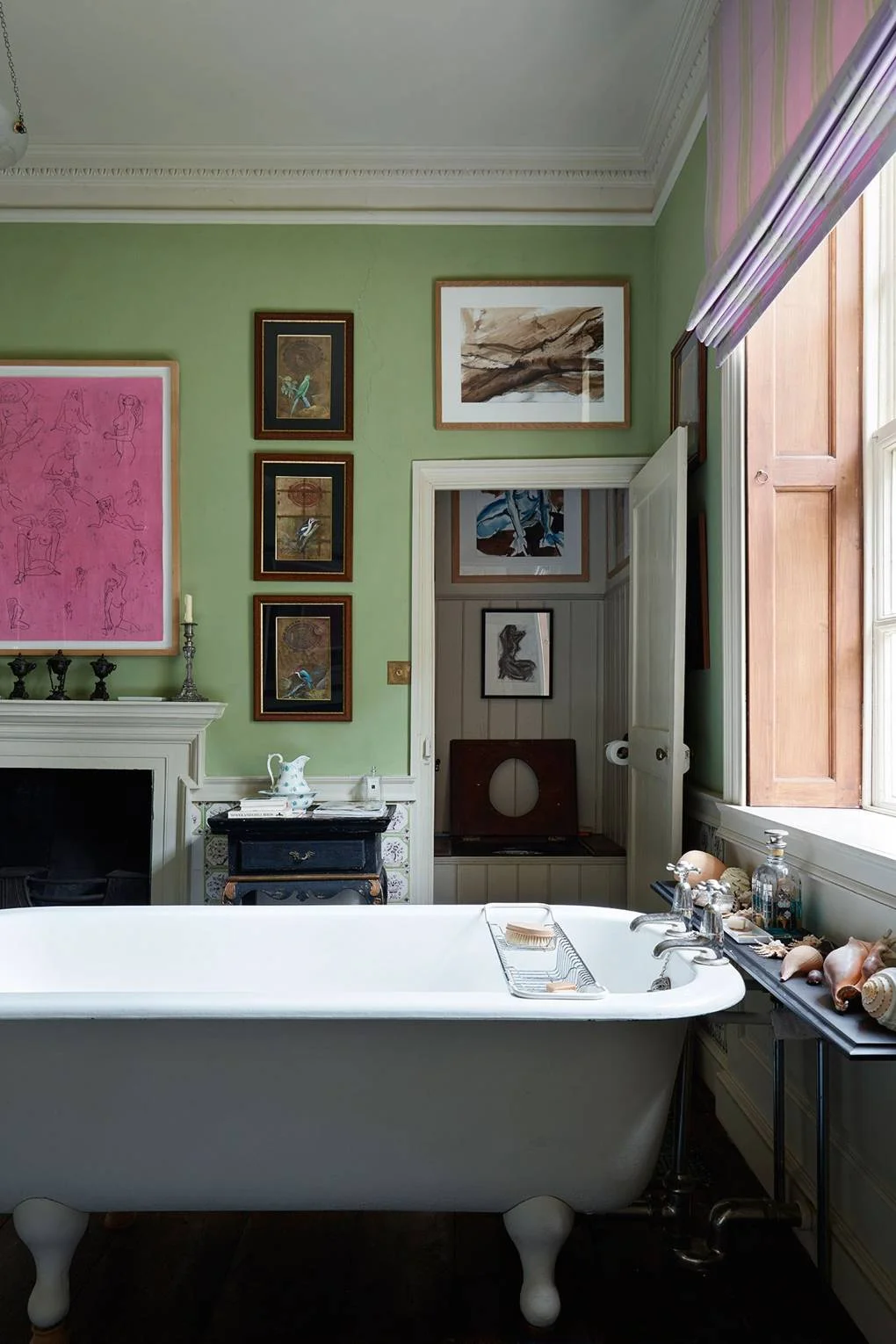 guest-bathroom-02-edward-bulmer-house-29nov17-Lucas-Allen_b.jpg