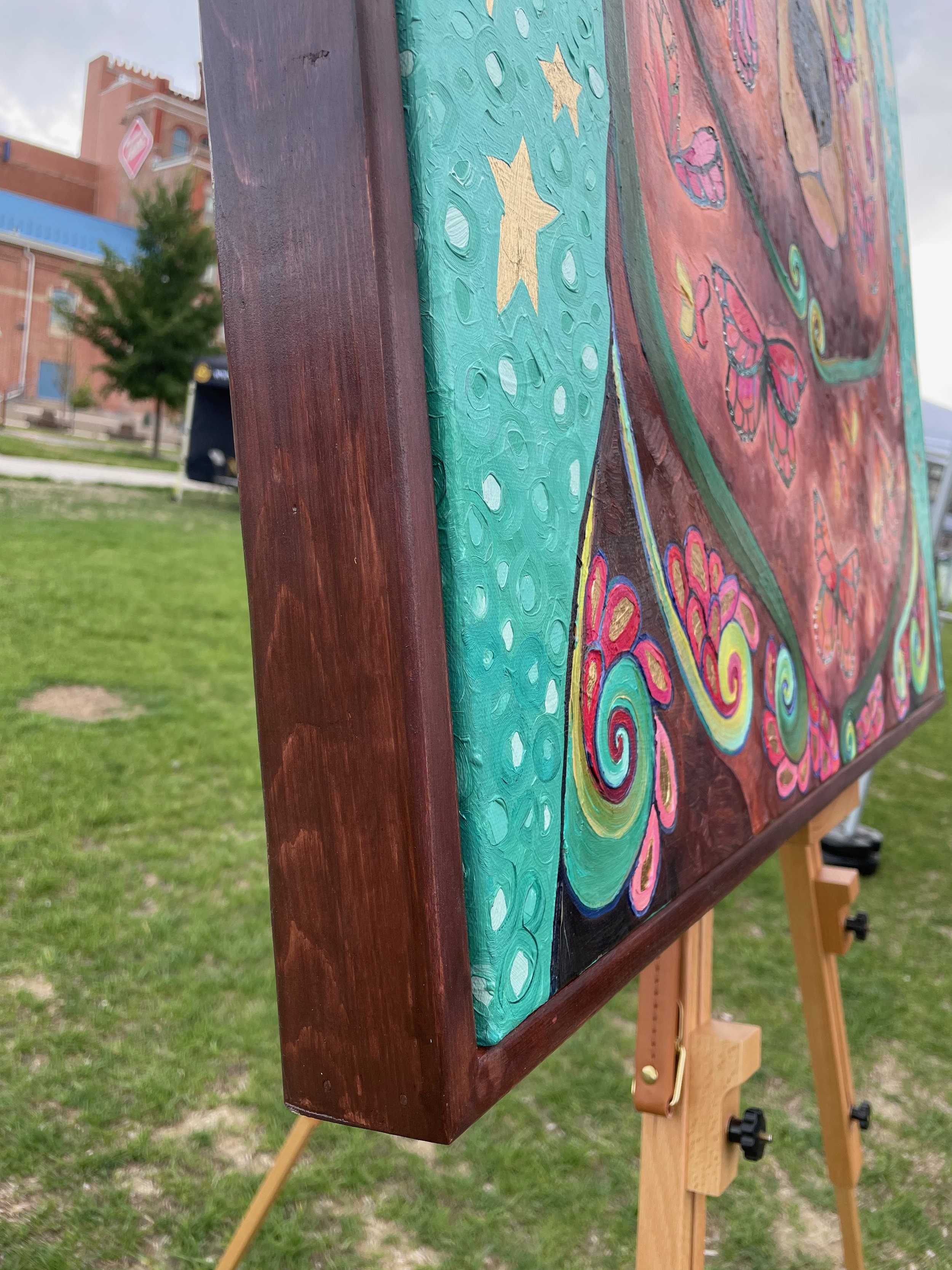 the side view of the butterfly bear frame