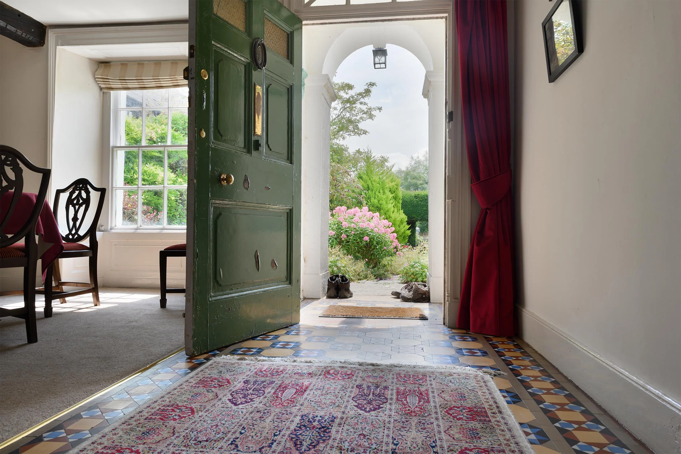 Dining room and front graden.jpg