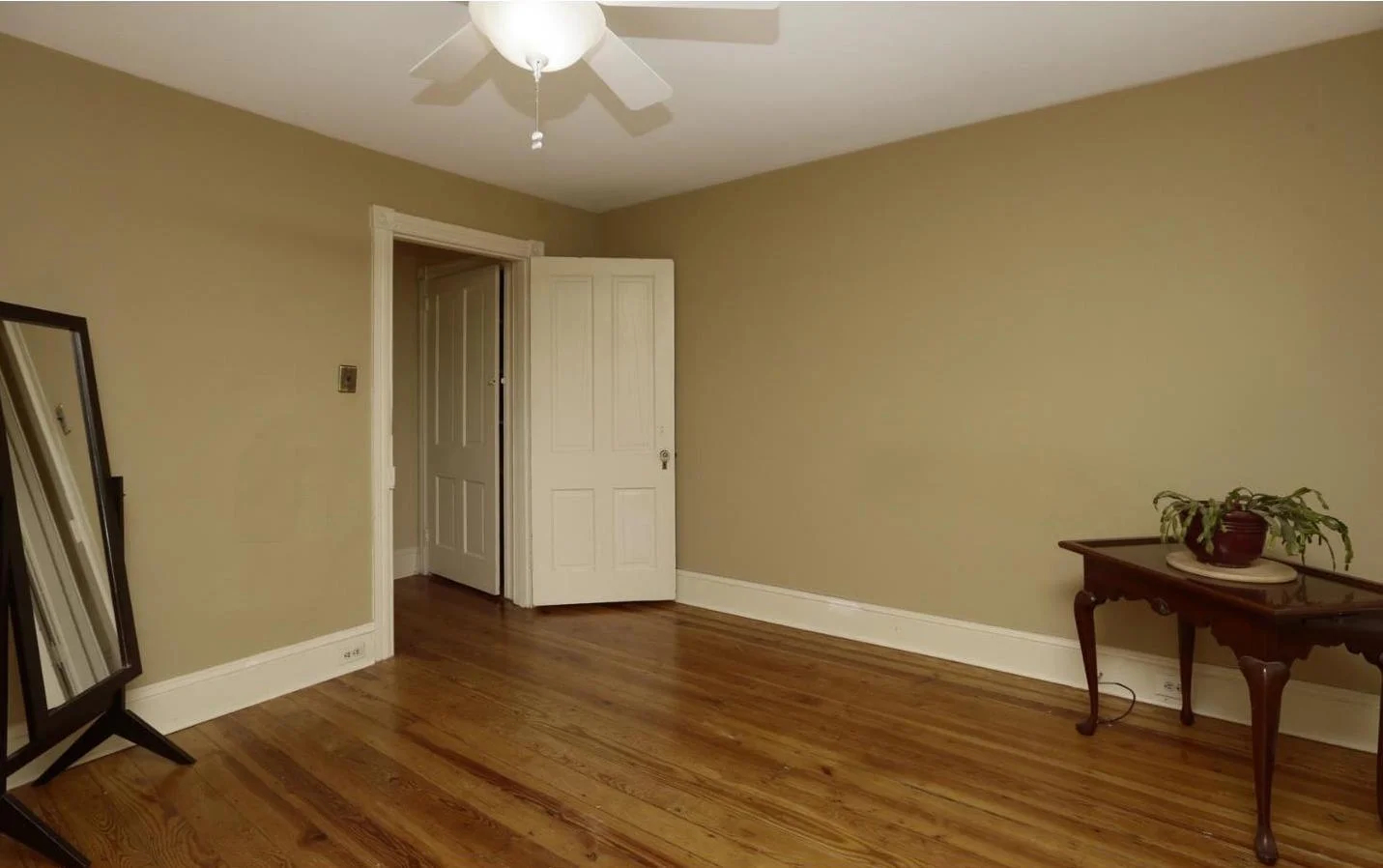 lawnton bedroom 3.jpeg