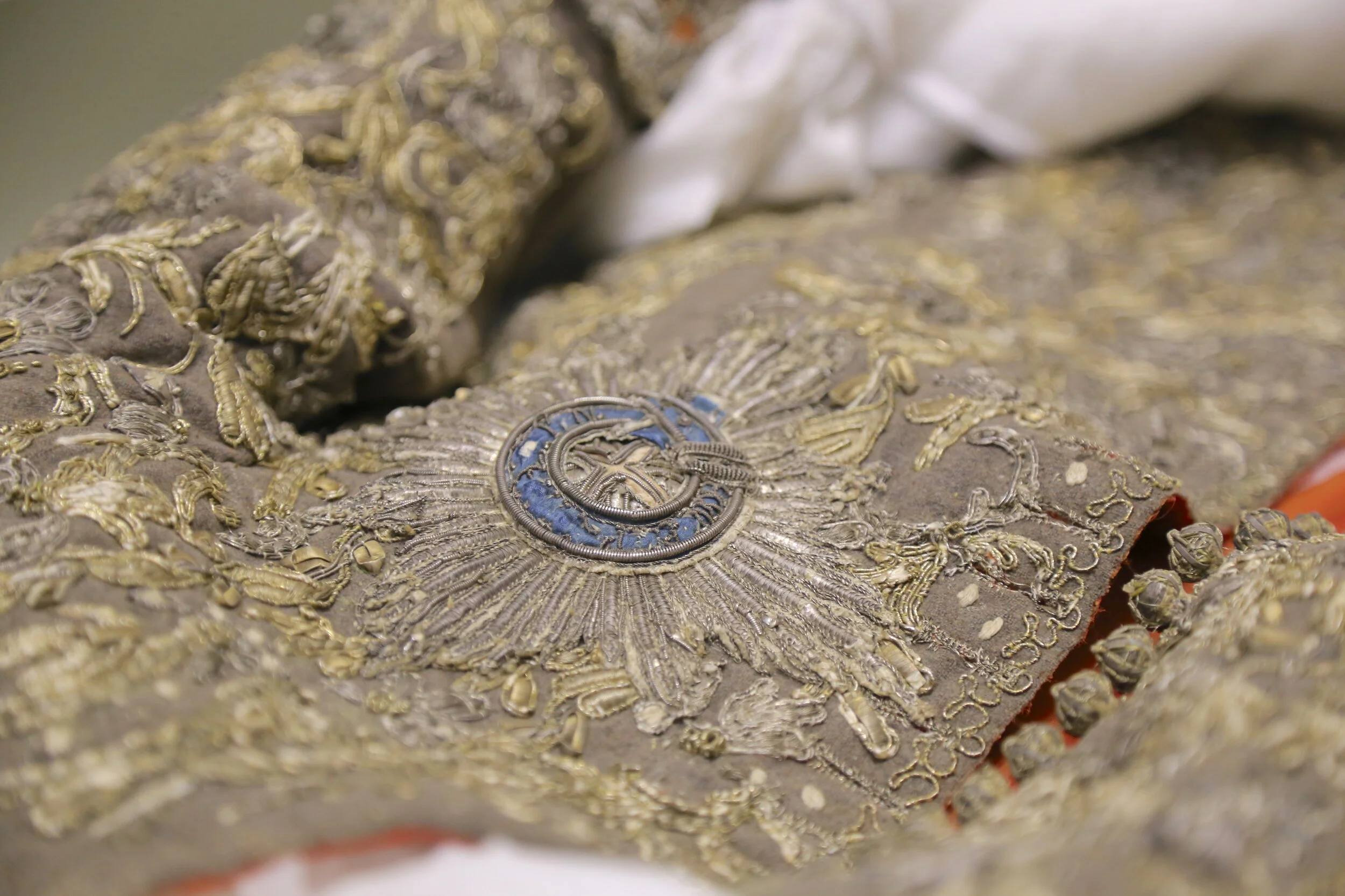 Visiting the V&amp;A's Clothworkers Centre and James II's  Wedding Suit