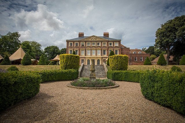 Rear+view+of+Goodnestone+over+the+parterre+gardens.jpg
