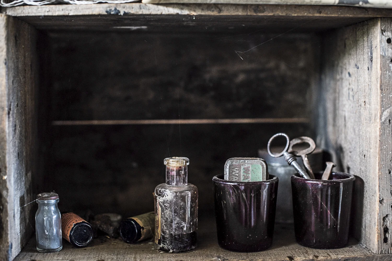 Interior-CountryBarnShelvesBottles-9572.jpg