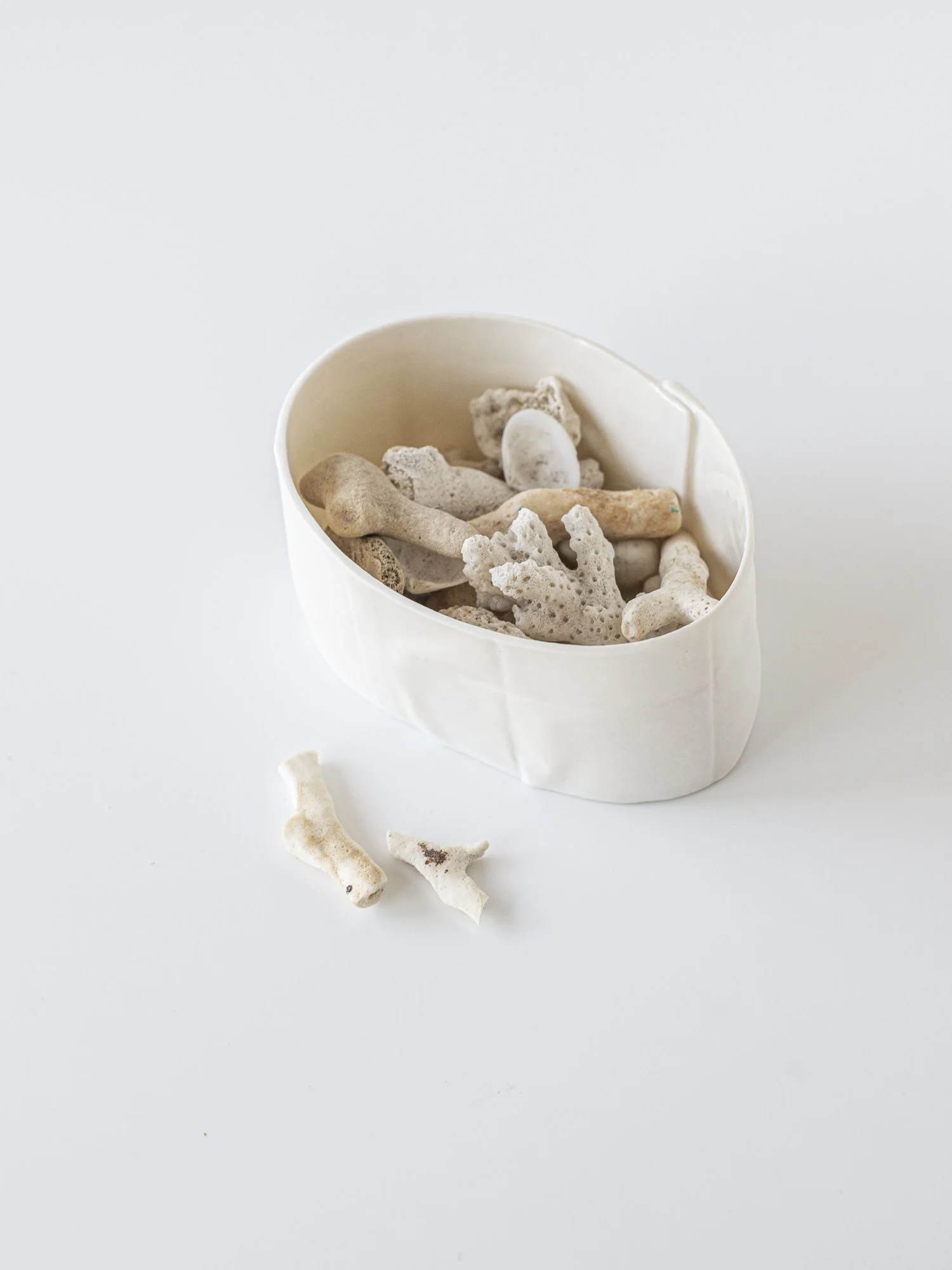 #34 Puddle Vessel Sml w Shells _OverlapGrid_7x10xH4_Porcelain-31.jpg